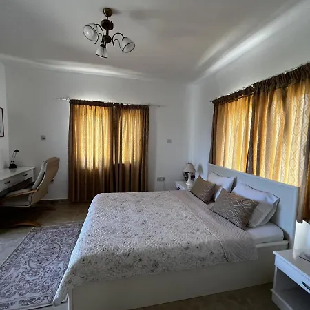 Giorgina Paradise فيلة